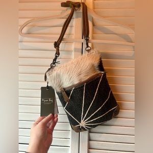 Myra Crossbody